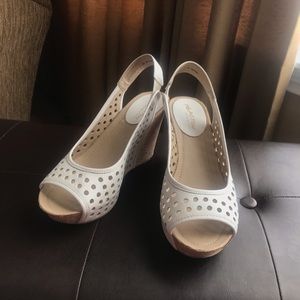 Women’s white wedges